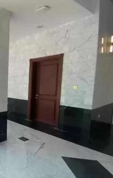 Karışık kullanım Hazır Mülk U/F Mağaza  kiralık içinde Al Sadd , Doha #21456 - 1  image 