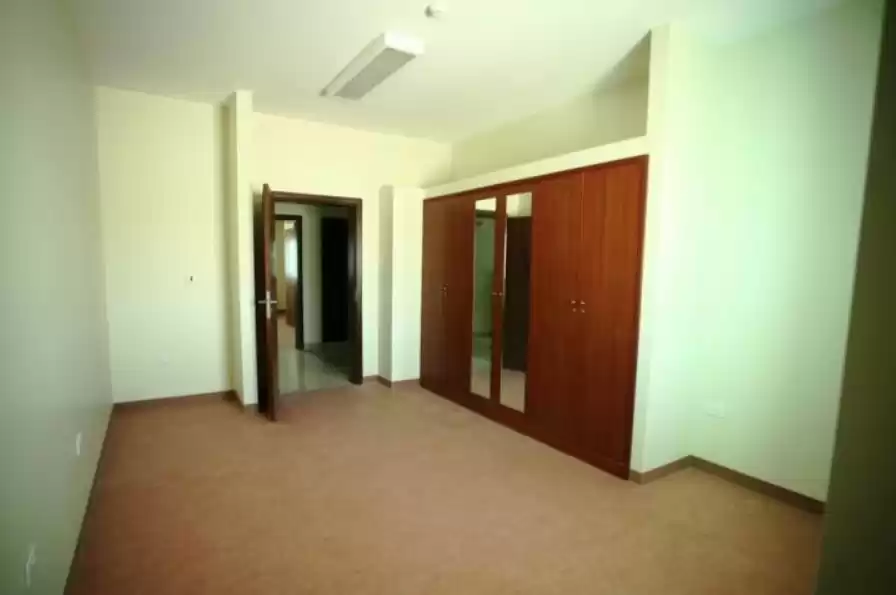سكنية وتجارية عقار جاهز 7 غرف  غير مفروش سكن عمال  للإيجار في السد , الدوحة #21503 - 1  صورة 