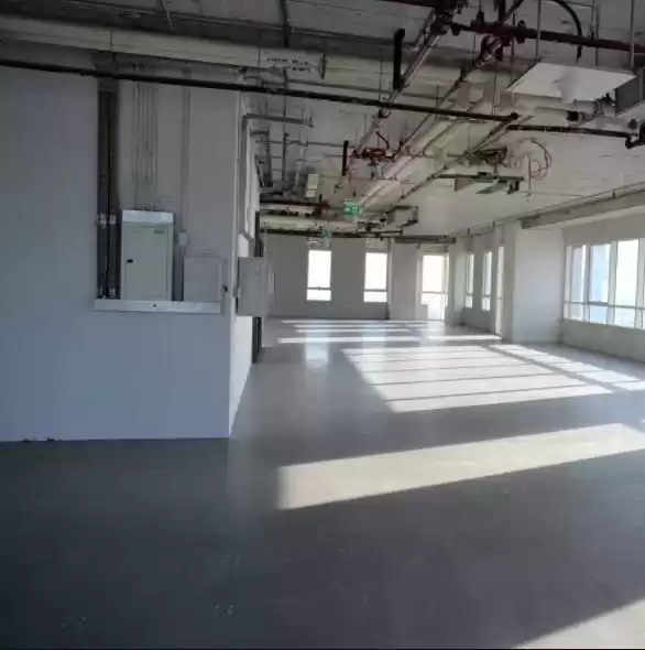 Commercial Shell & Core U / f Bureau  a louer au Al-Sadd , Doha #21529 - 1  image 