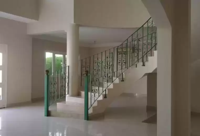 Mixed Use Ready Property 4 Bedrooms U/F Villa in Compound  for sale in Doha #21546 - 1  image 