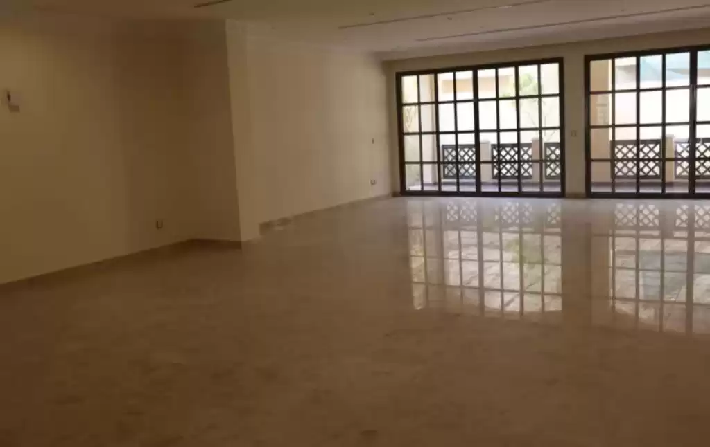 سكنية وتجارية عقار جاهز 7+ غرف  نصف مفروش مجمع  للبيع في الدوحة #21547 - 1  صورة 