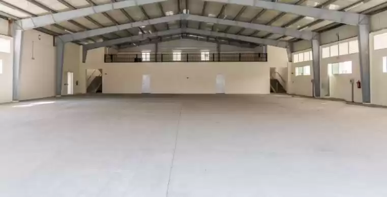 Mixte Utilisé Propriété prête U / f Entrepôt  a louer au Al-Sadd , Doha #21621 - 1  image 