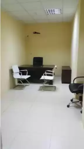 Reklam Hazır Mülk F/F Ofis  kiralık içinde Doha #21727 - 1  image 