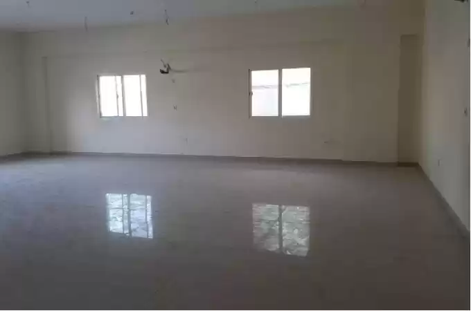 商业的 就绪物业 U/F 办公室  出租 在 萨德 , 多哈 #21736 - 1  image 