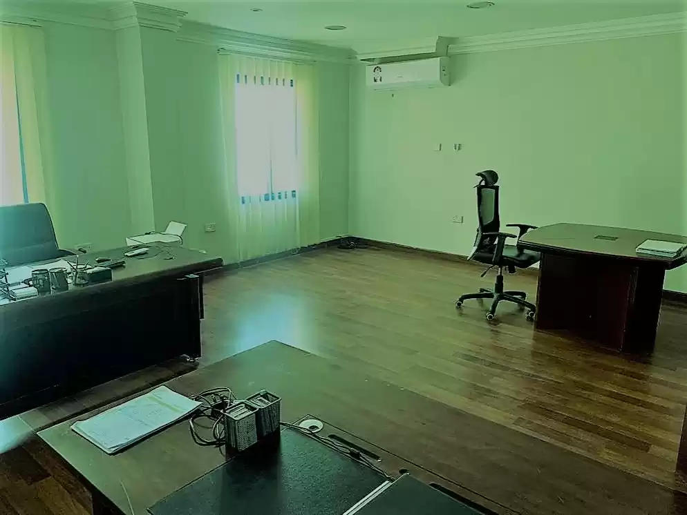 Commercial Propriété prête F / F Bureau  a louer au Doha #21772 - 1  image 