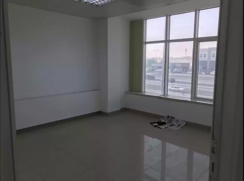 Commercial Propriété prête U / f Bureau  a louer au Doha #21776 - 1  image 