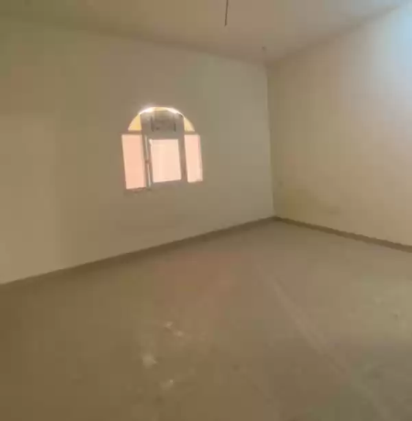 سكني عقار جاهز 7+ غرف  غير مفروش مخيم عمال  للإيجار في السد , الدوحة #21796 - 1  صورة 