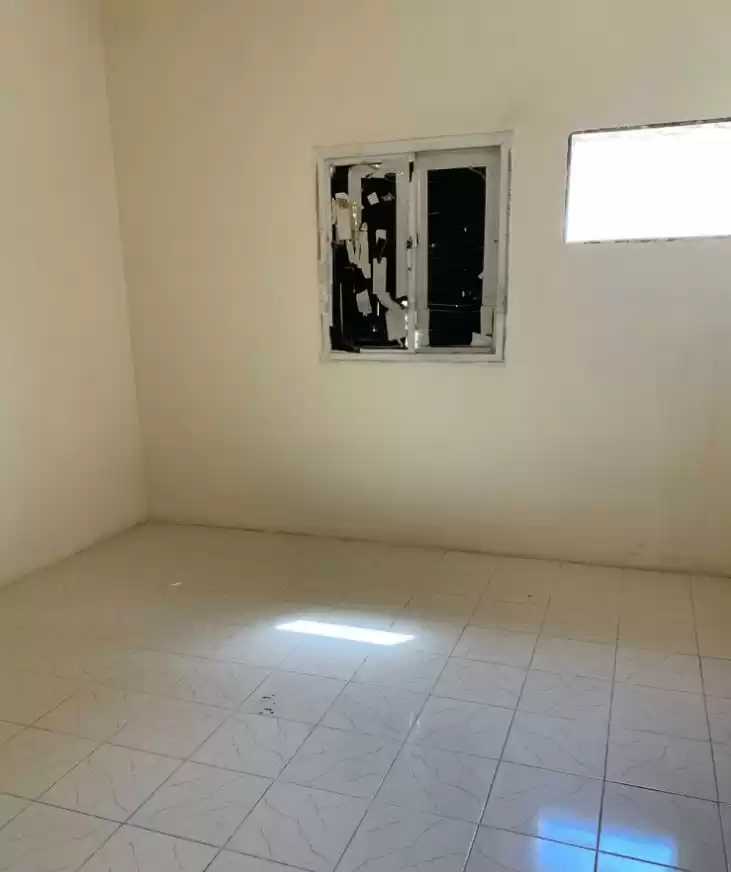 سكني عقار جاهز 7+ غرف  غير مفروش مخيم عمال  للإيجار في السد , الدوحة #21800 - 1  صورة 