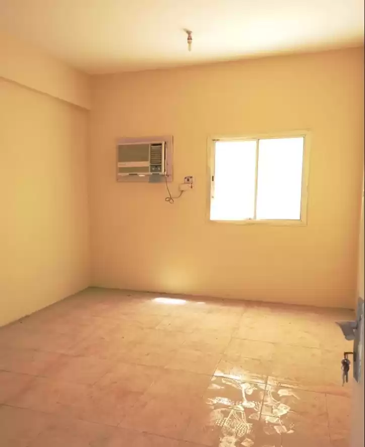 yerleşim Hazır Mülk 7+ Yatak Odası U/F Çalışma Kampı  kiralık içinde Al Sadd , Doha #21803 - 1  image 