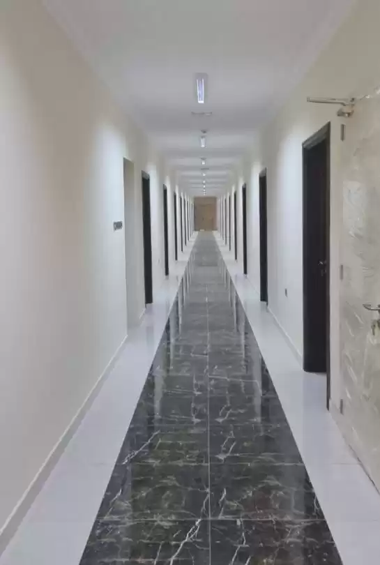 Résidentiel Propriété prête 7+ chambres U / f Camp de travail  a louer au Al-Sadd , Doha #21810 - 1  image 