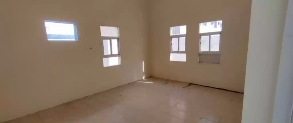 Résidentiel Propriété prête 7+ chambres U / f Camp de travail  a louer au Al-Sadd , Doha #21822 - 1  image 