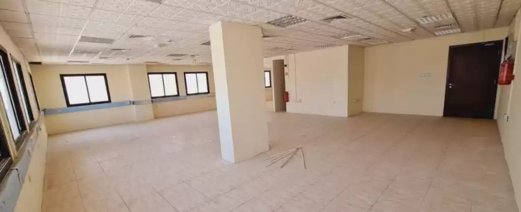 Commercial Propriété prête U / f Bureau  a louer au Al-Sadd , Doha #21957 - 1  image 