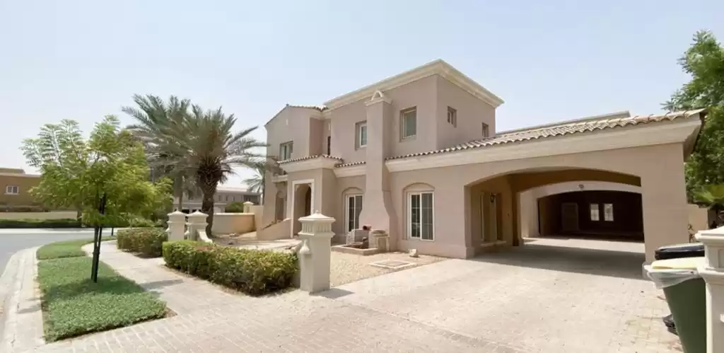سكني عقار جاهز 6 غرف  غير مفروش فيلا  للبيع في دبي #22011 - 1  صورة 