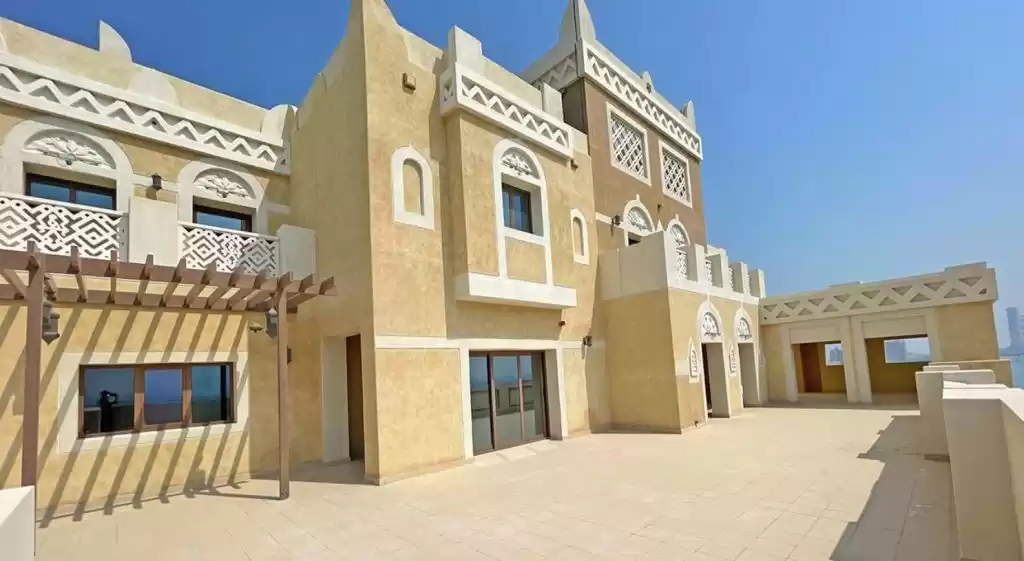 سكني عقار جاهز 6 + غرفة خادمة نصف مفروش فيلا في مجمع  للبيع في دبي #22019 - 1  صورة 