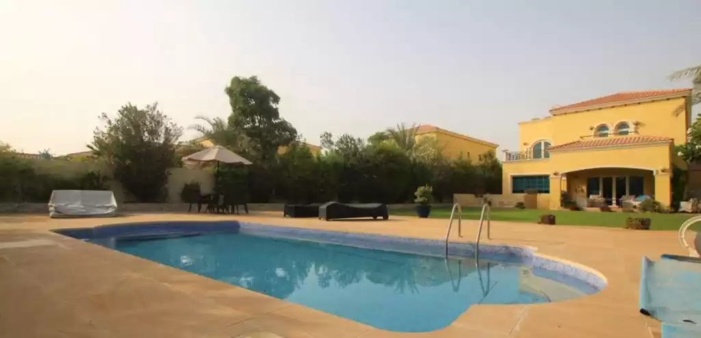 سكني عقار جاهز 4 غرف  مفروش فيلا في مجمع  للبيع في دبي #22026 - 1  صورة 