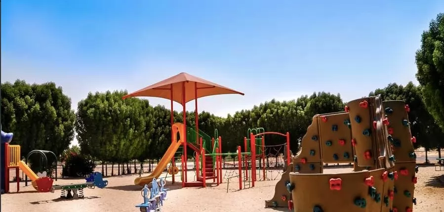 سكني عقار جاهز 5 غرف  غير مفروش فيلا  للبيع في دبي #22035 - 2  صورة 