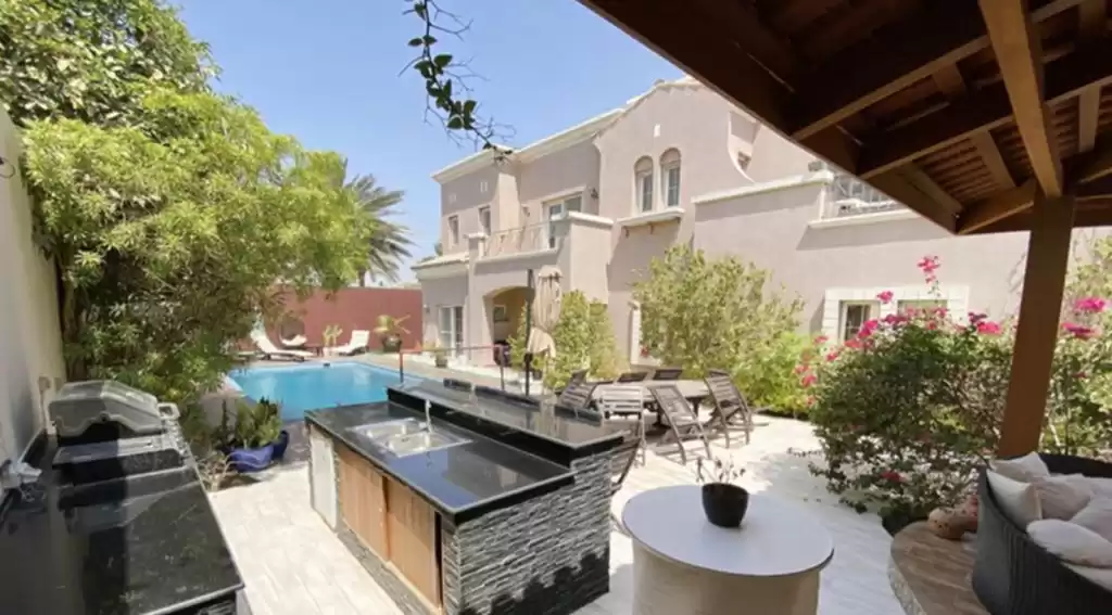 سكني عقار جاهز 6 غرف  مفروش فيلا  للبيع في دبي #22050 - 1  صورة 