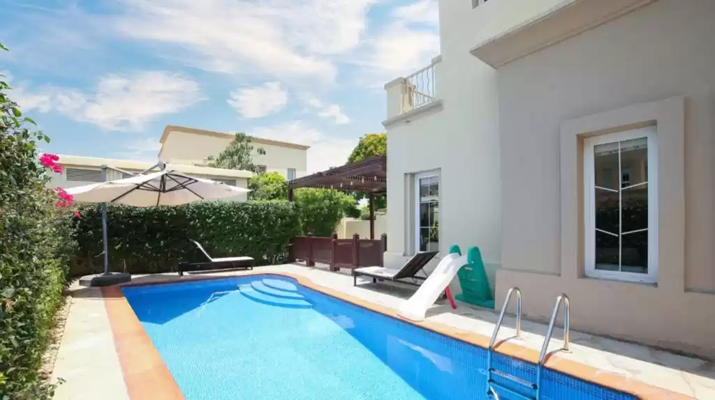 Residential Ready Property 3 Bedrooms F/F Villa in Compound  for sale in Dubai #22051 - 1  image 