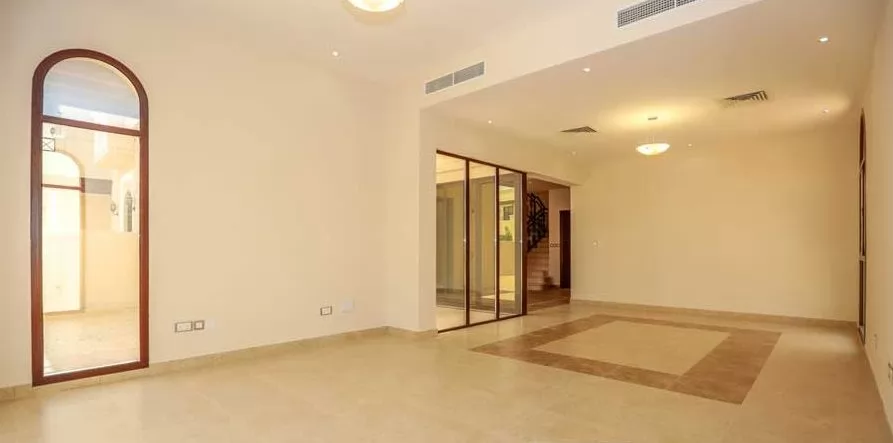 Residential Ready Property 4+maid Bedrooms U/F Townhouse  for rent in Dubai #22212 - 2  image 