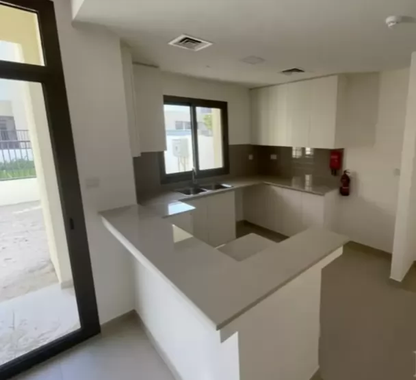 yerleşim Hazır Mülk 3+hizmetçi Yatak Odası U/F şehir evi  kiralık içinde Dubai #22400 - 2  image 