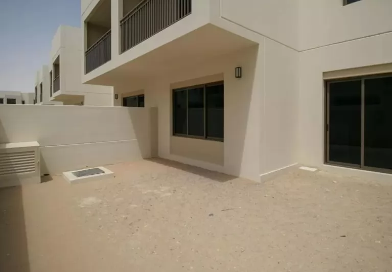 سكني عقار جاهز 3 + غرفة خادمة غير مفروش تاون هاوس  للإيجار في دبي #22401 - 1  صورة 