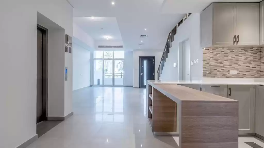 Residential Ready Property 4 Bedrooms U/F Townhouse  for sale in Dubai #22425 - 1  image 