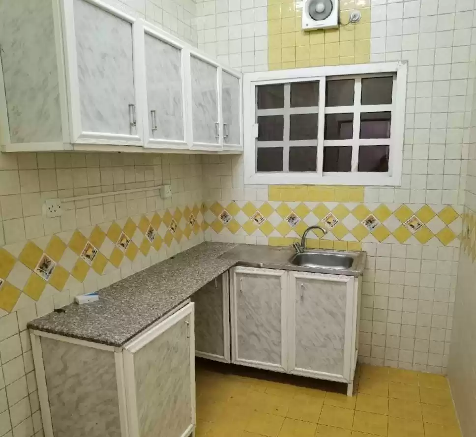 Wohn Klaar eigendom 2 Schlafzimmer U/F Wohnung  zu vermieten in Doha #22482 - 1  image 
