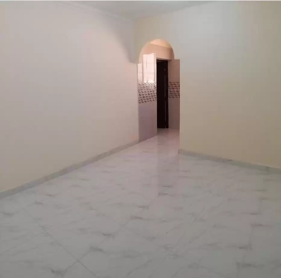 Residential Ready Property 1 Bedroom U/F Apartment  for rent in Doha #22761 - 1  image 