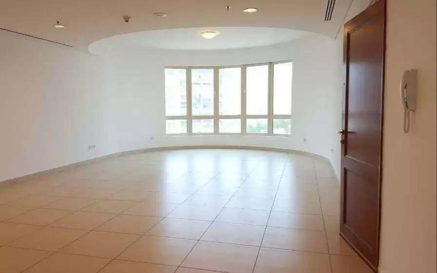 سكني عقار جاهز 3 غرف  غير مفروش شقة  للإيجار في الكويت #22950 - 1  صورة 