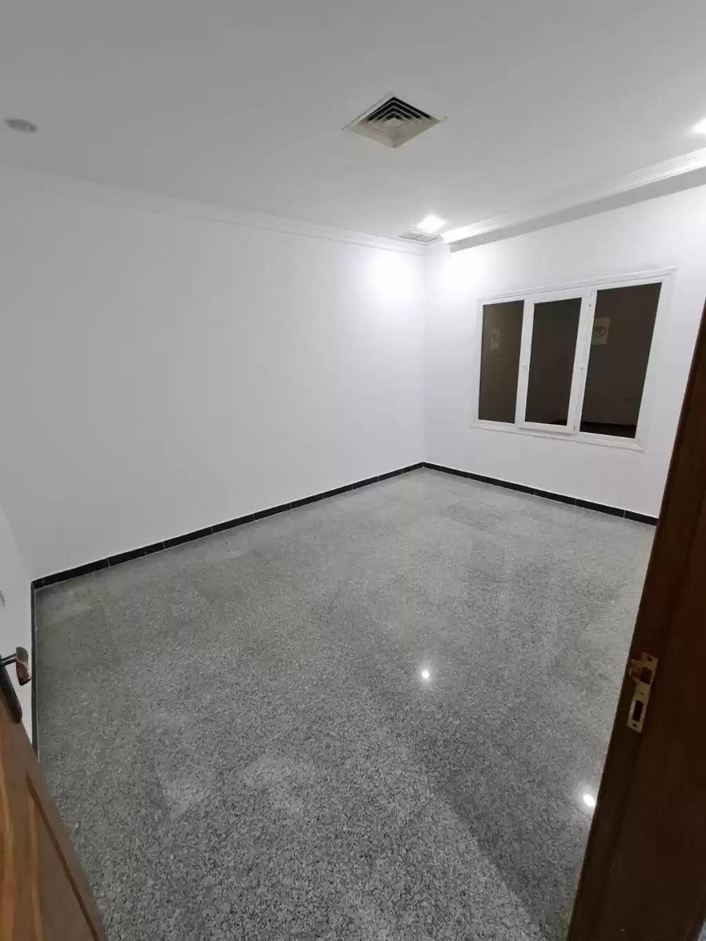 مسکونی املاک آماده 3 خوابه U/F اپارتمان  برای اجاره که در کویت #22951 - 1  image 