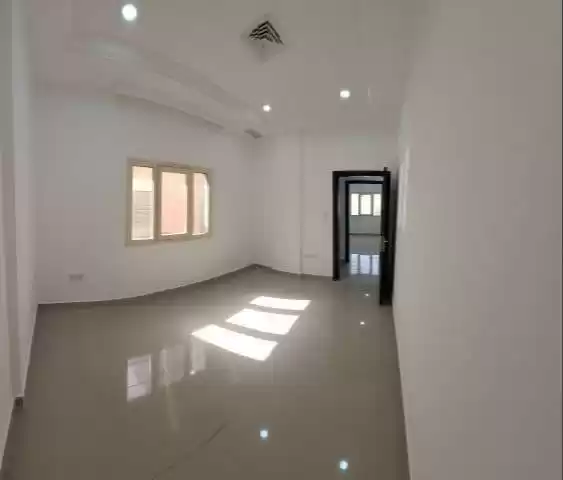 Wohn Klaar eigendom 3 Schlafzimmer F/F Wohnung  zu vermieten in Kuwait #22956 - 1  image 