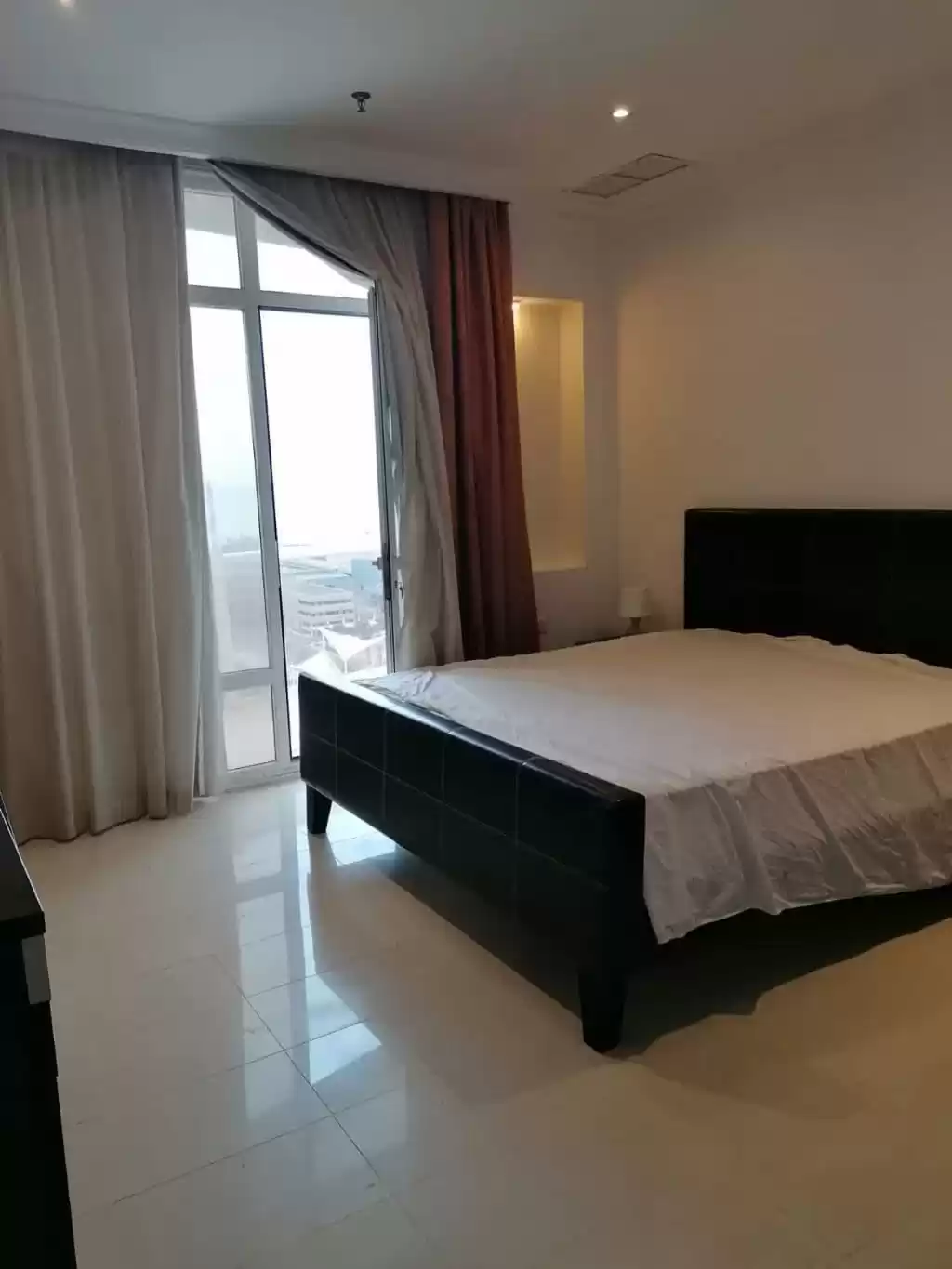 Wohn Klaar eigendom 2 Schlafzimmer F/F Wohnung  zu vermieten in Kuwait #22957 - 1  image 