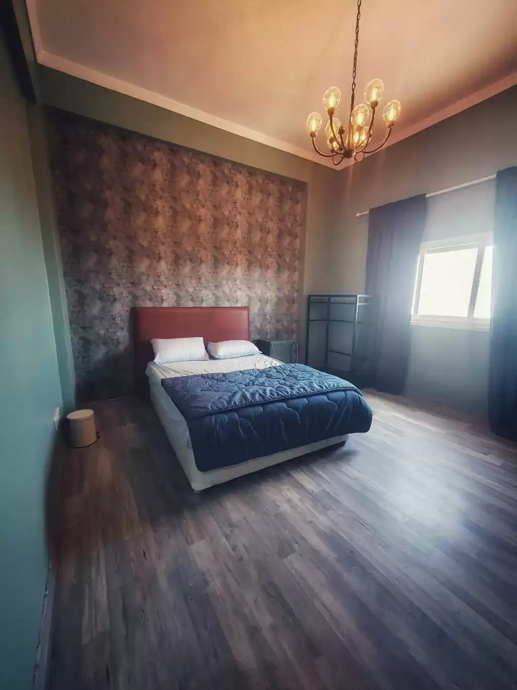 سكني عقار جاهز 3 غرف  مفروش شقة  للإيجار في الكويت #22968 - 1  صورة 