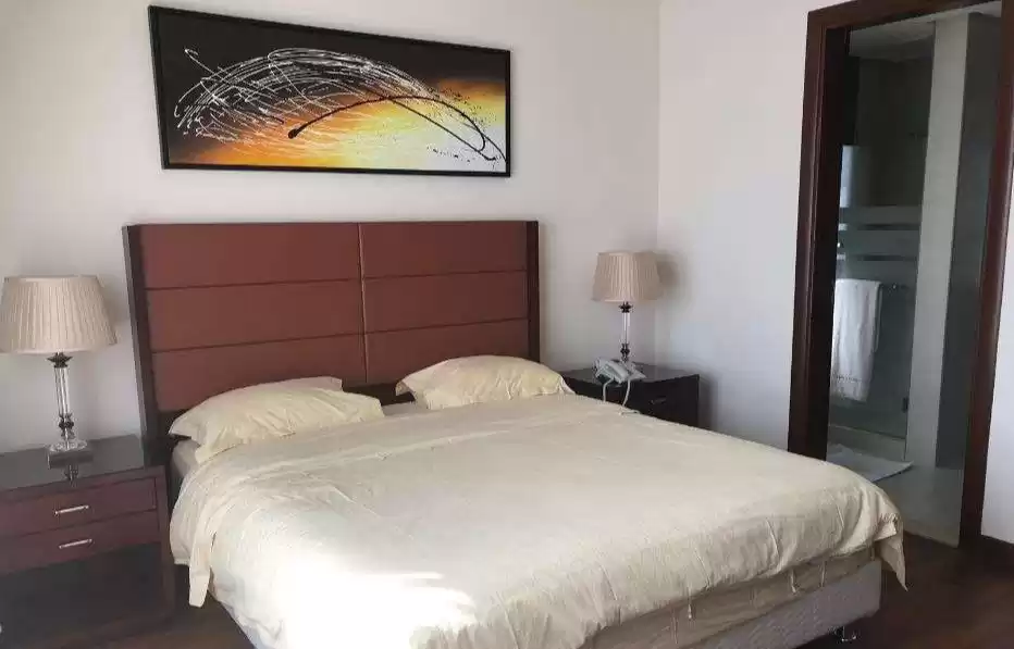 سكني عقار جاهز 2 غرف  مفروش شقة  للإيجار في الكويت #23059 - 1  صورة 