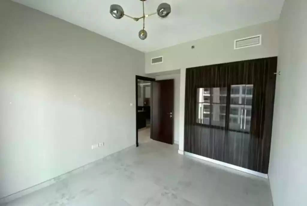 Residential Ready Property 1 Bedroom U/F Apartment  for rent in Dubai #23078 - 1  image 