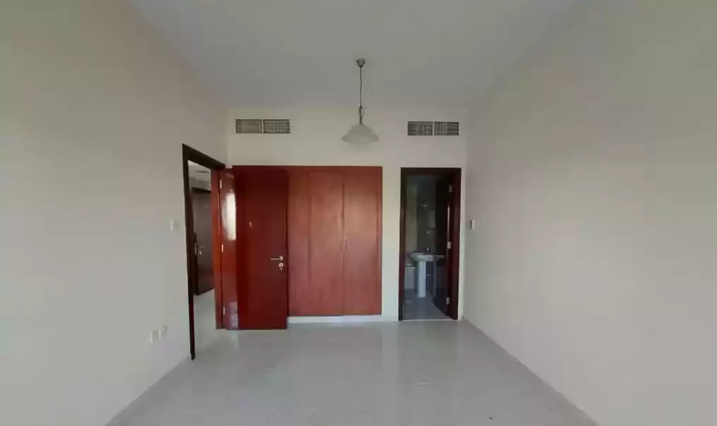 Residential Ready Property 1 Bedroom U/F Apartment  for rent in Dubai #23080 - 1  image 