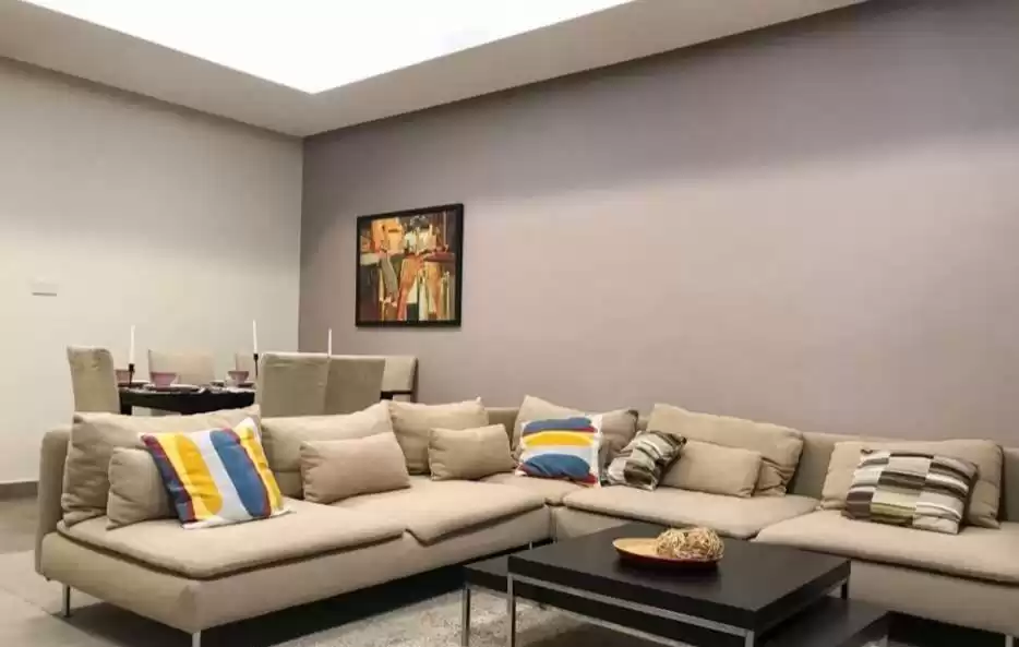 Wohn Klaar eigendom 2 + Magd Schlafzimmer F/F Wohnung  zu vermieten in Kuwait #23094 - 1  image 