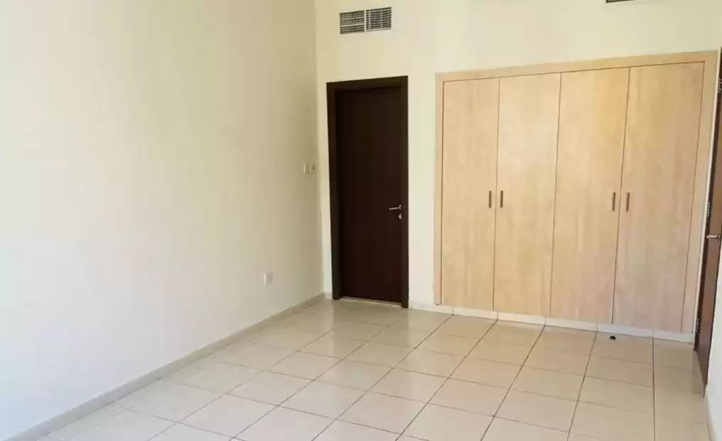 Residential Ready Property 1 Bedroom U/F Apartment  for rent in Dubai #23170 - 1  image 