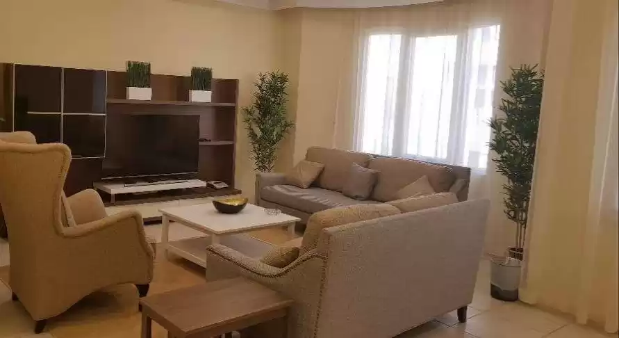 سكني عقار جاهز 3 غرف  مفروش شقة  للإيجار في الكويت #23260 - 1  صورة 