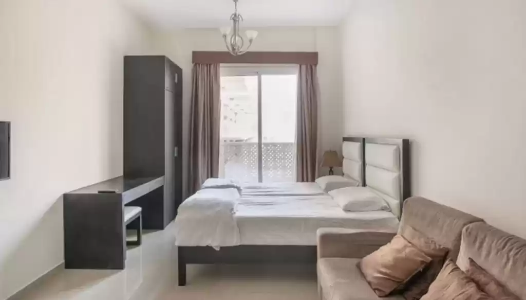 سكني عقار جاهز ستوديو مفروش شقة  للإيجار في دبي #23261 - 1  صورة 
