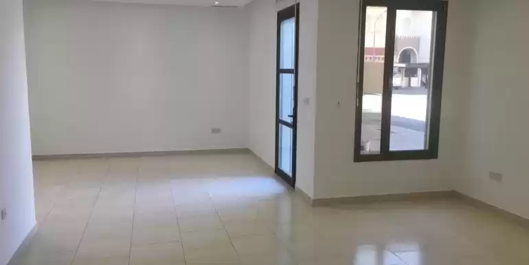 Residential Ready Property 4 Bedrooms U/F Apartment  for rent in Kuwait #23423 - 1  image 