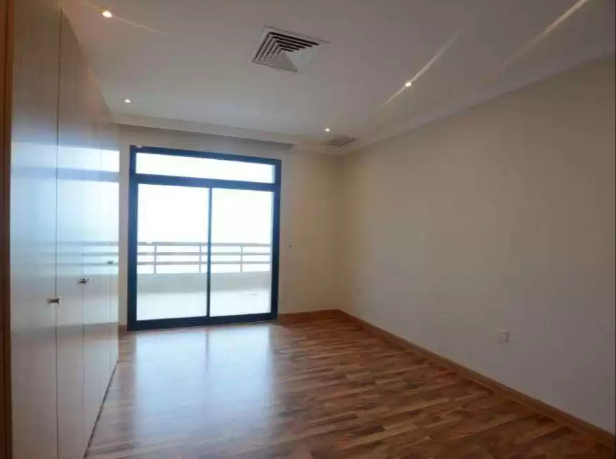 Residential Ready Property 3+maid Bedrooms U/F Apartment  for rent in Kuwait #23428 - 1  image 