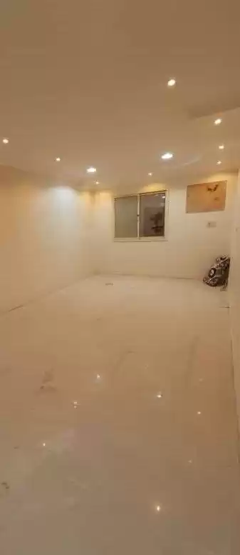 Residential Ready Property 4 Bedrooms U/F Apartment  for rent in Riyadh #23481 - 1  image 