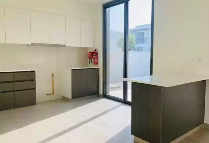 سكني عقار جاهز 3 غرف  غير مفروش فيلا  للإيجار في دبي #23517 - 1  صورة 