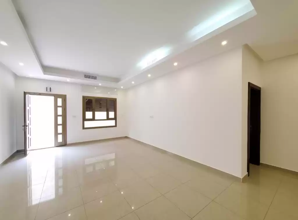 سكني عقار جاهز 3 غرف  غير مفروش شقة  للإيجار في الكويت #23538 - 1  صورة 