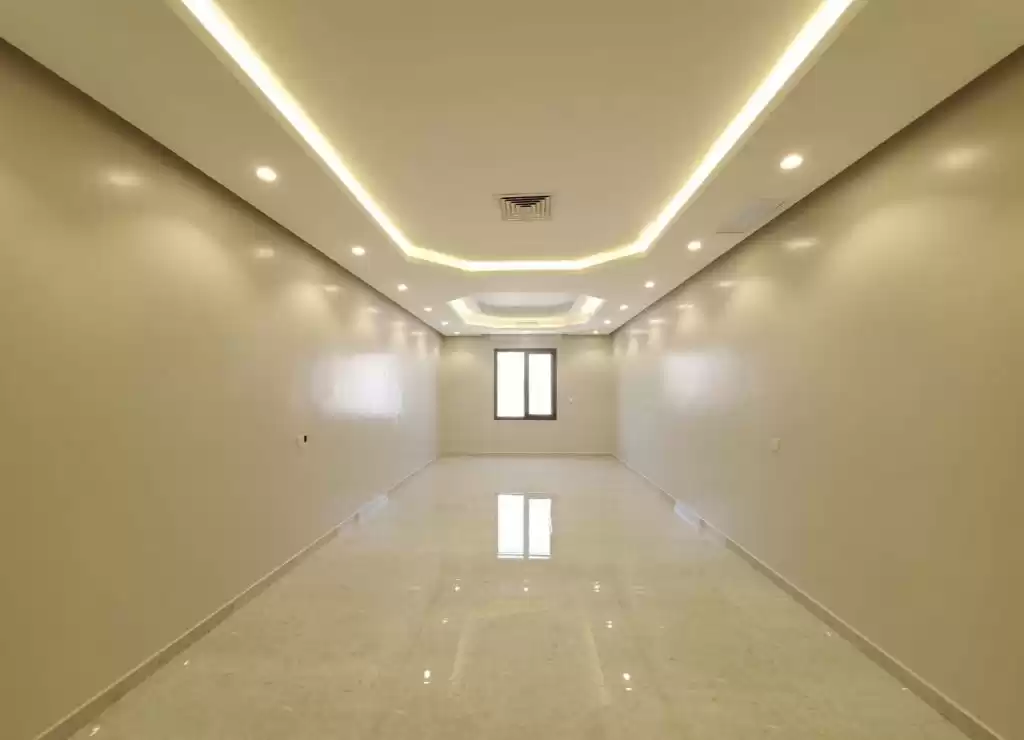 سكني عقار جاهز 3 غرف  غير مفروش شقة  للإيجار في الكويت #23545 - 1  صورة 