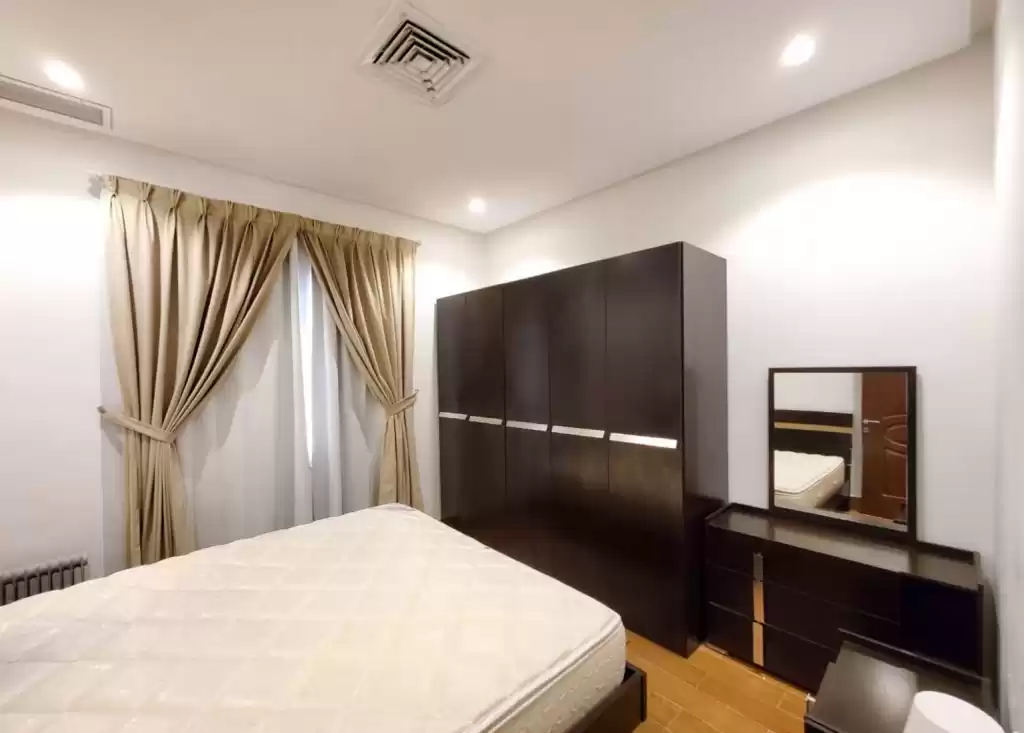 Wohn Klaar eigendom 3 Schlafzimmer F/F Wohnung  zu vermieten in Kuwait #23570 - 1  image 