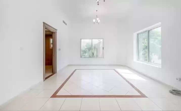 مسکونی املاک آماده 4 اتاق خواب U/F ویلای مستقل  برای اجاره که در دبی #23577 - 1  image 