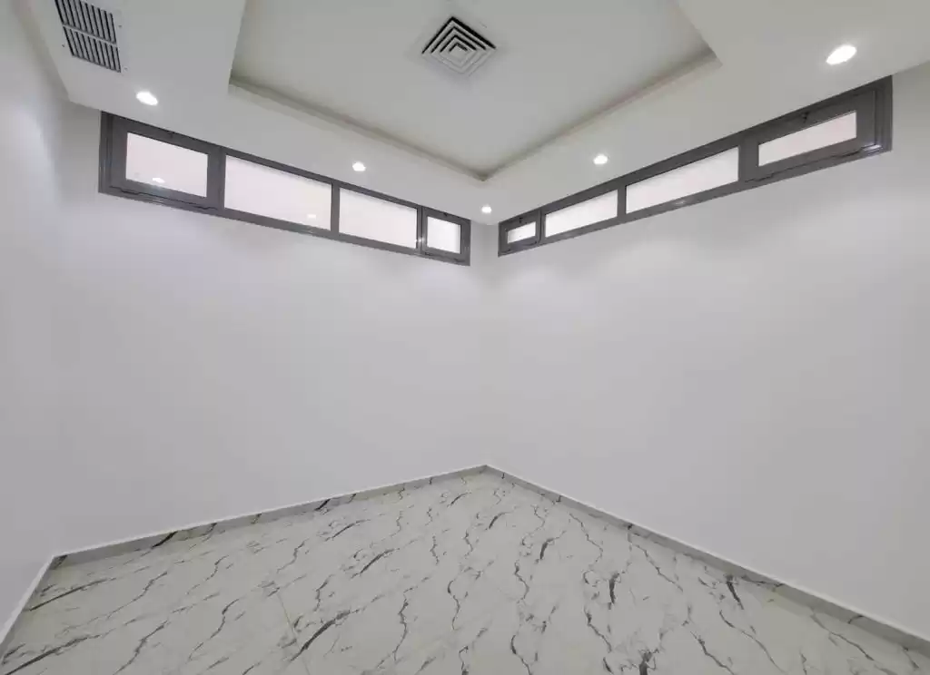 Wohn Klaar eigendom 3 Schlafzimmer U/F Wohnung  zu vermieten in Kuwait #23619 - 1  image 