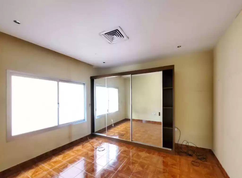 住宅 就绪物业 3 间卧室 U/F 公寓  出租 在 科威特 #23626 - 1  image 